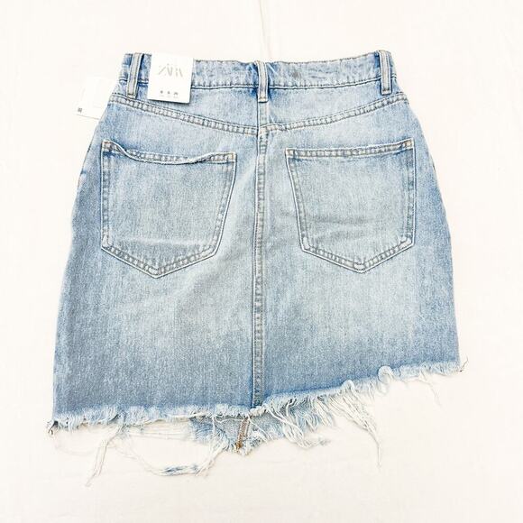 Zara Hi-Rise Mini Skirt Raw Hem Edge Light Wash Ripped Size Small NWT - Picture 2 of 5